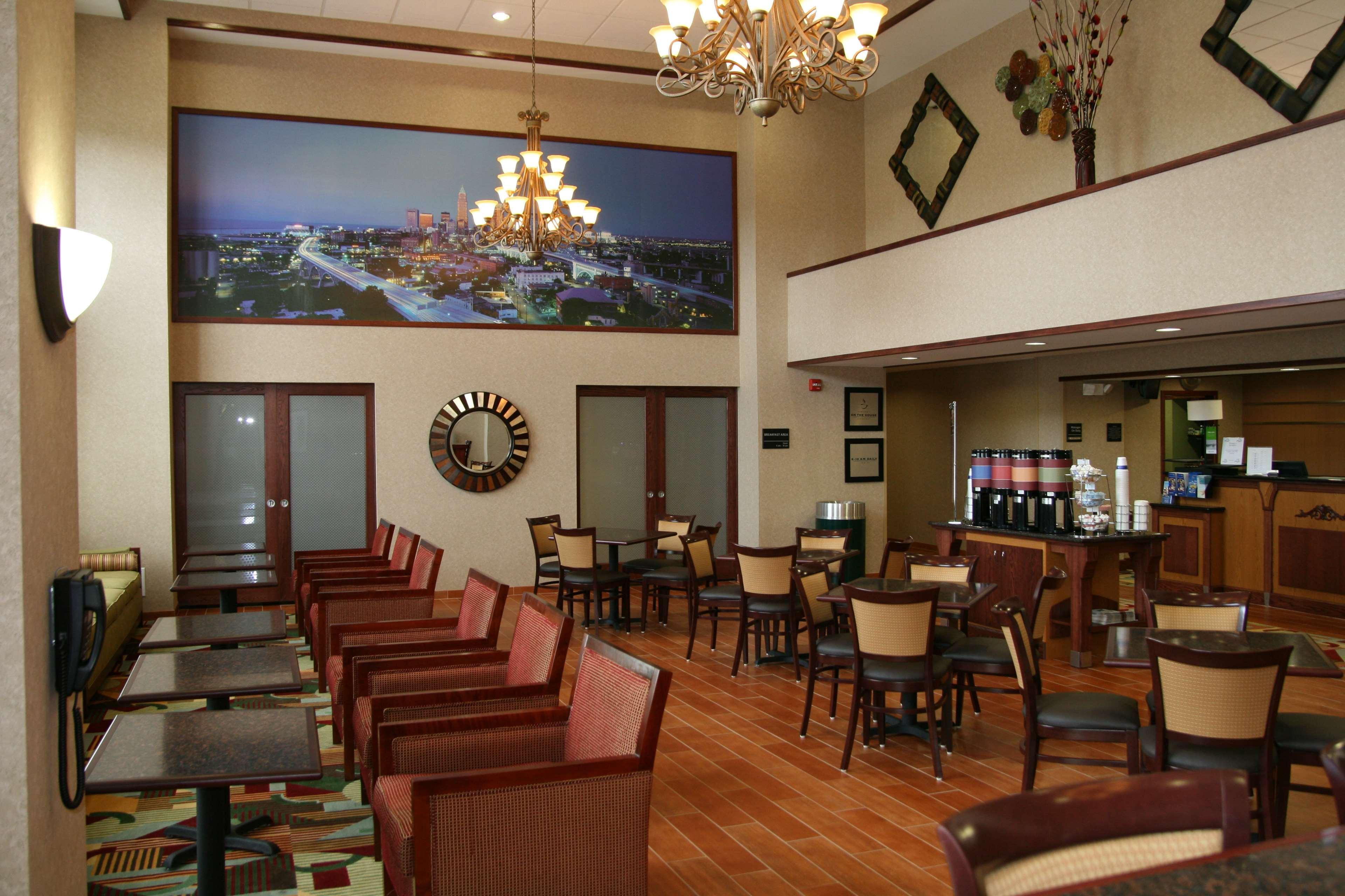 Hampton Inn & Suites Cleveland-Mentor Restaurant photo