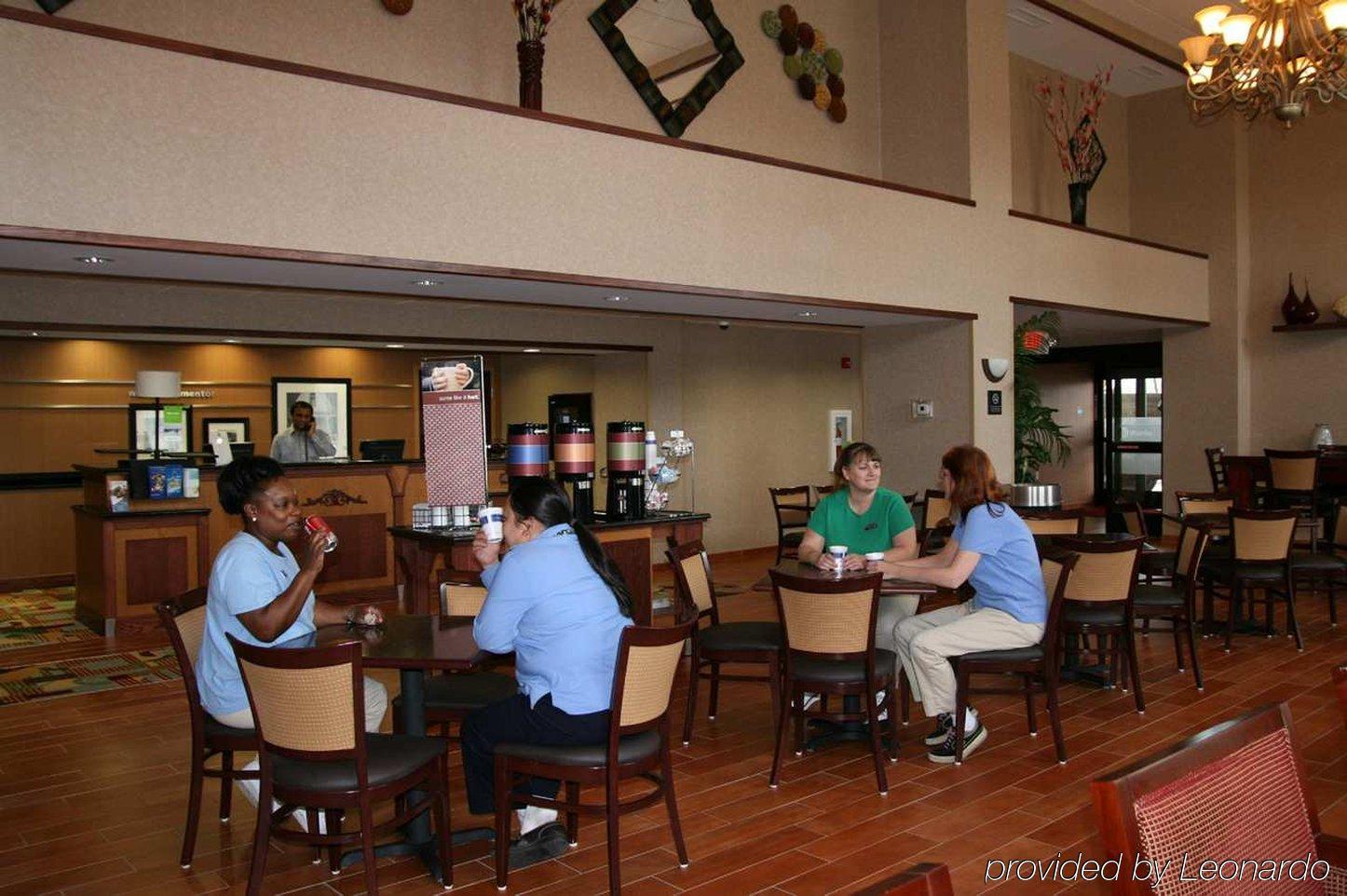 Hampton Inn & Suites Cleveland-Mentor Restaurant photo