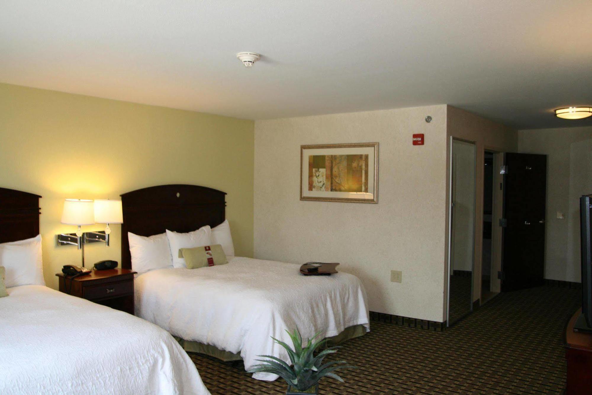 Hampton Inn & Suites Cleveland-Mentor Room photo